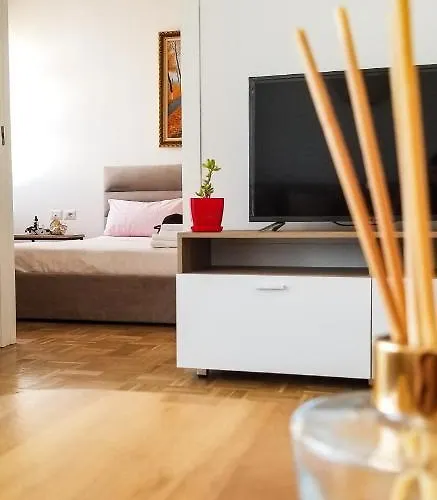 City Center Cute And Comfy Apartment - Ajia Apartments